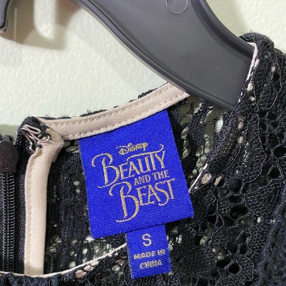 Black and Nude Lace Dress - Picture 4 of 4